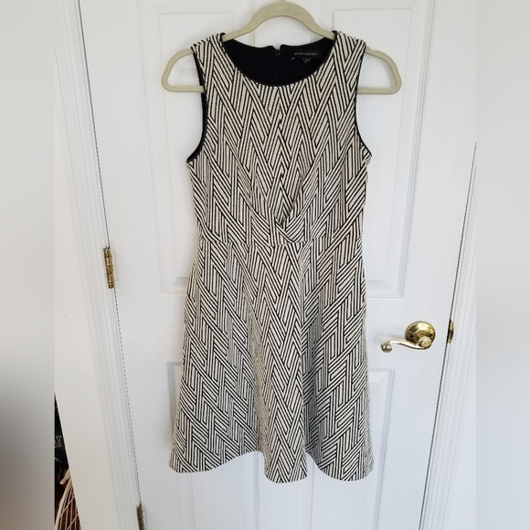 Banana Republic Dresses & Skirts - Banana Republic Sleeveless Dress Black Ivory Pattern Size 4
